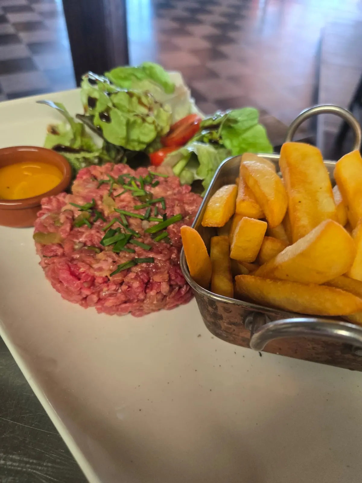 Tartare de bœuf et frites maison