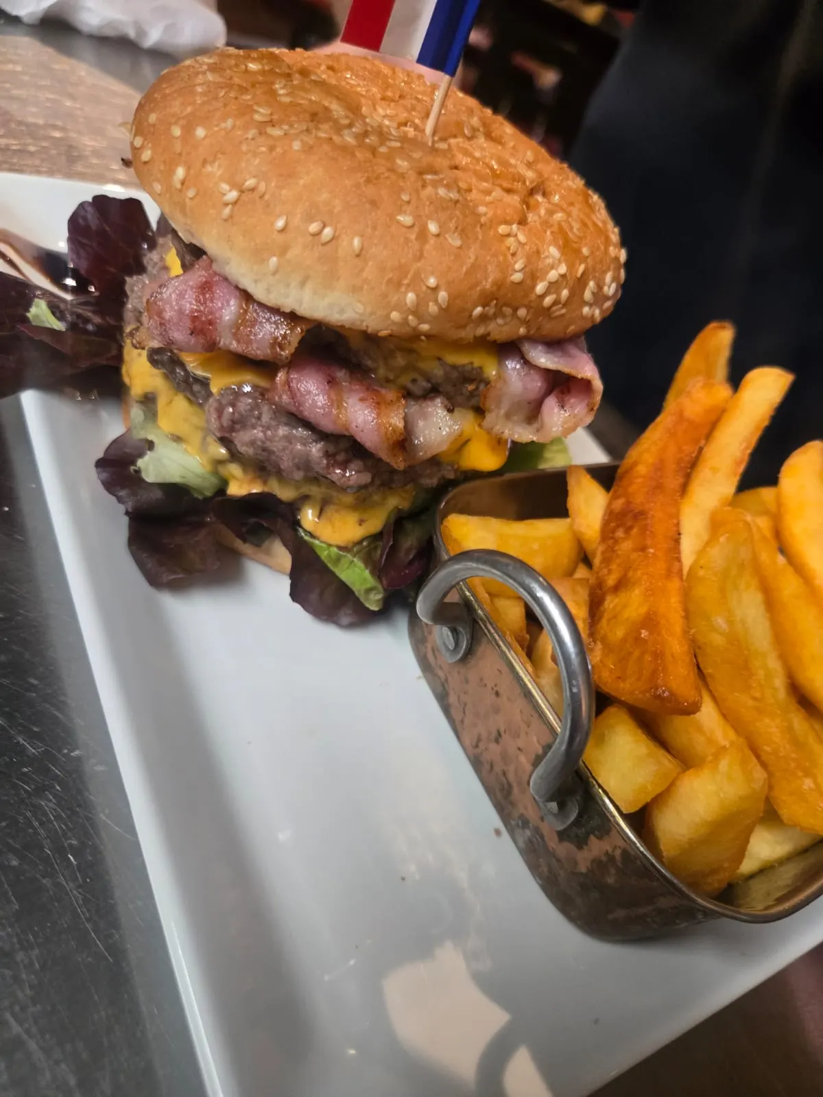 Burger bacon cheese et frites maison